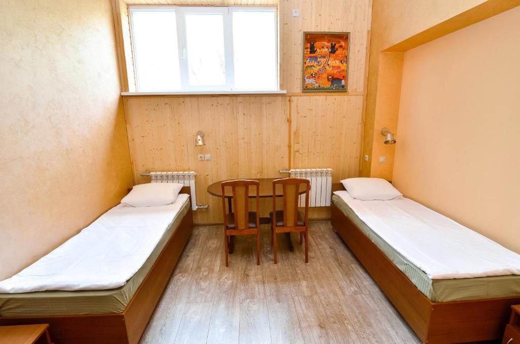 Двухместный (Бюджетный двухместный номер с 2 отдельными кроватями) хостела Сафари, Елец