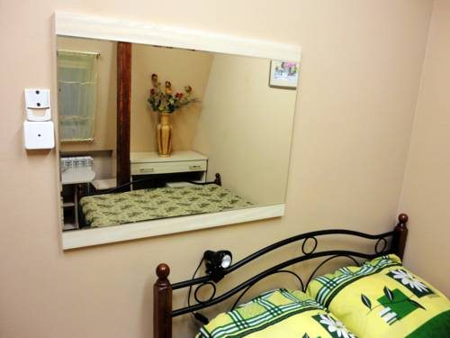 Номер (Двуспальная кровать в общем номере с 3 кроватями для женщин и мужчин) хостела Hostel Little, Кострома