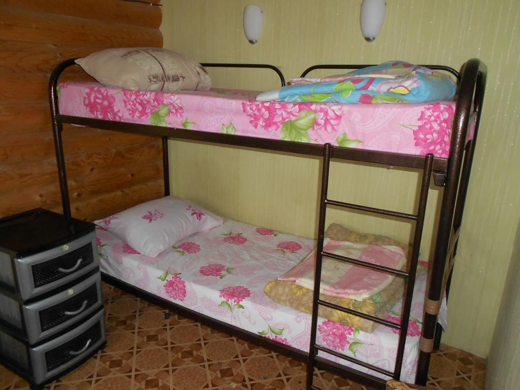 Двухместный (Бюджетный номер с двухъярусными кроватями) гостевого дома Цемдолина, Новороссийск