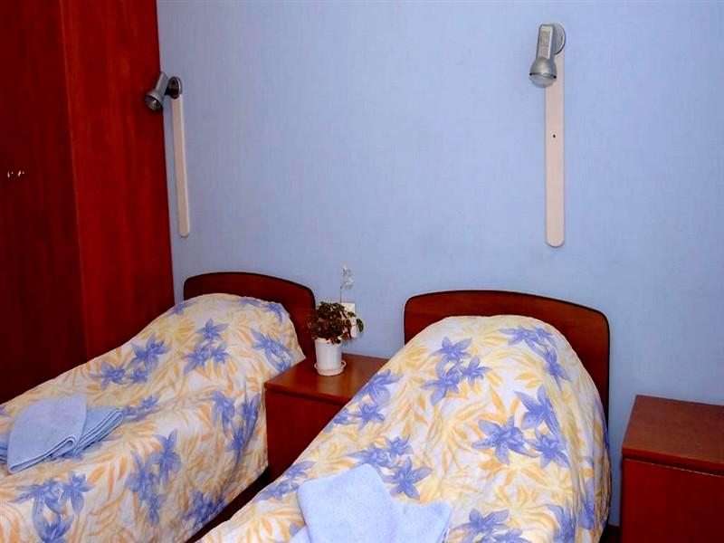 Трёхместный и более (Койко-место в 3-местном номере) гостиницы Золотой лев, Шуя, Ивановская область