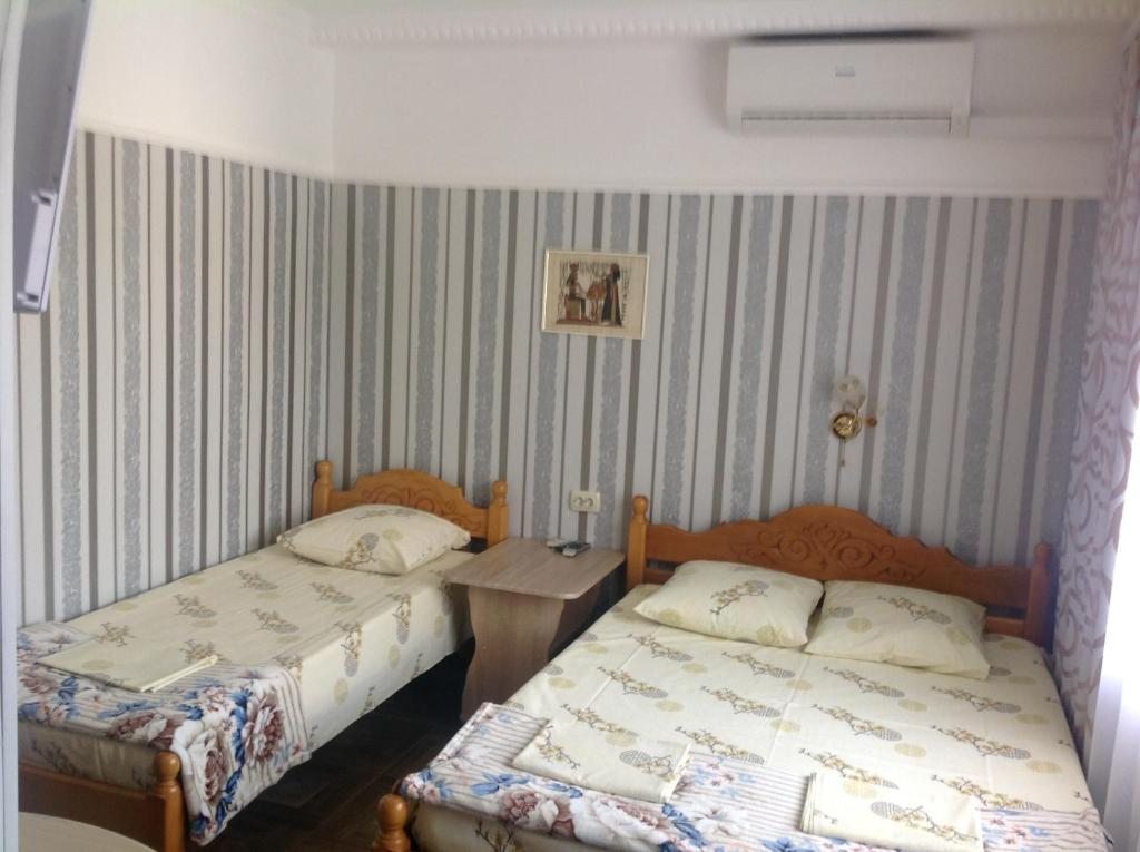 Трехместный (Улучшенный трехместный номер) гостевого дома на Хвойной, Лазаревское