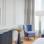 Двухместный (Премиум делюкс с 2 отдельными кроватями и диваном-кроватью, вид на город), Отель Марриотт Империал Плаза Москва