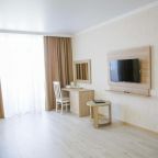 Семейный (Фэмили Джуниор Сьют (2-х комн.)), Эмеральдика Family Beach Hotel All Inclusive