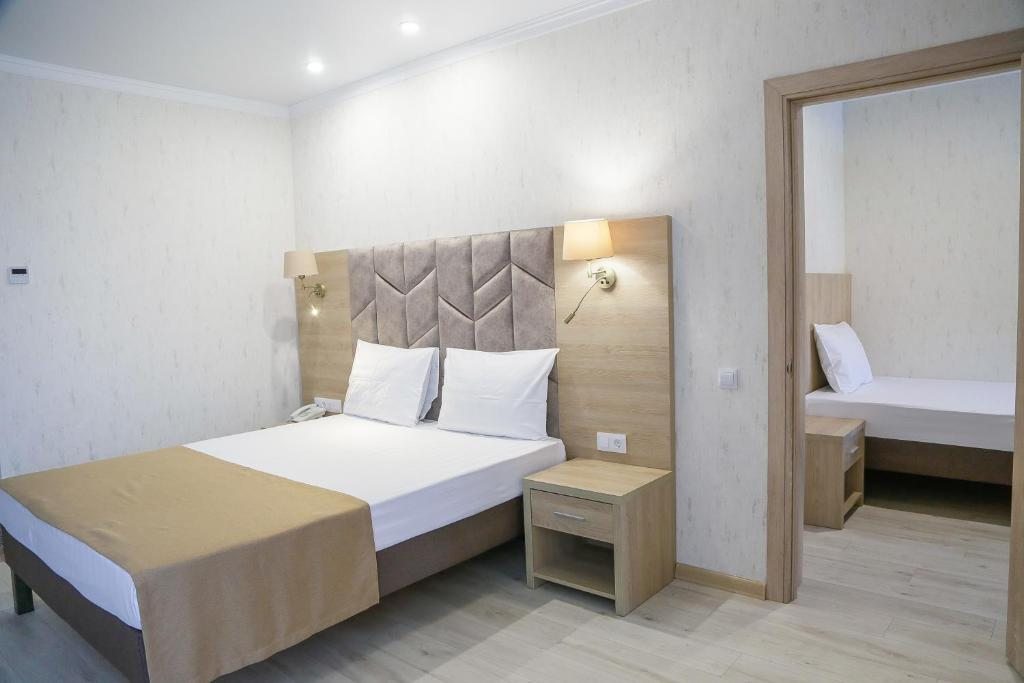 Семейный (Фэмили Джуниор Сьют (2-х комн.)), Эмеральдика Family Beach Hotel All Inclusive