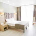 Сьюит (Люкс с кроватью размера «king-size» и балконом), Эмеральдика Family Beach Hotel All Inclusive