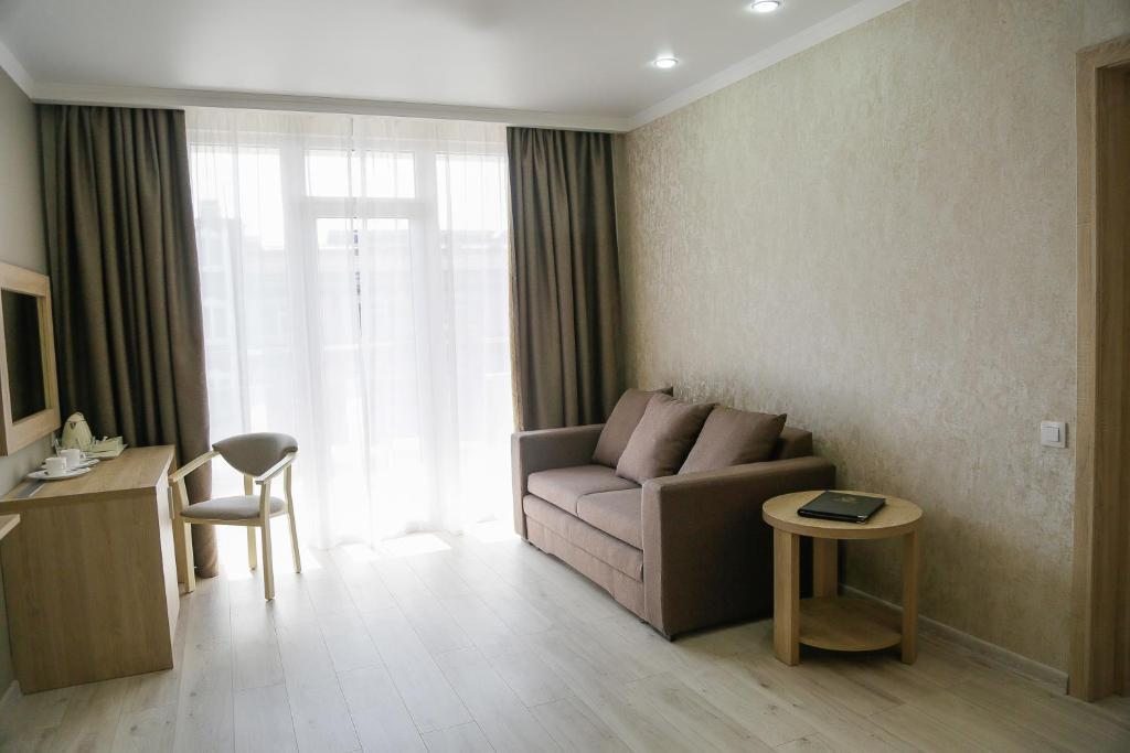 Сьюит (Люкс с кроватью размера «king-size» и балконом), Эмеральдика Family Beach Hotel All Inclusive