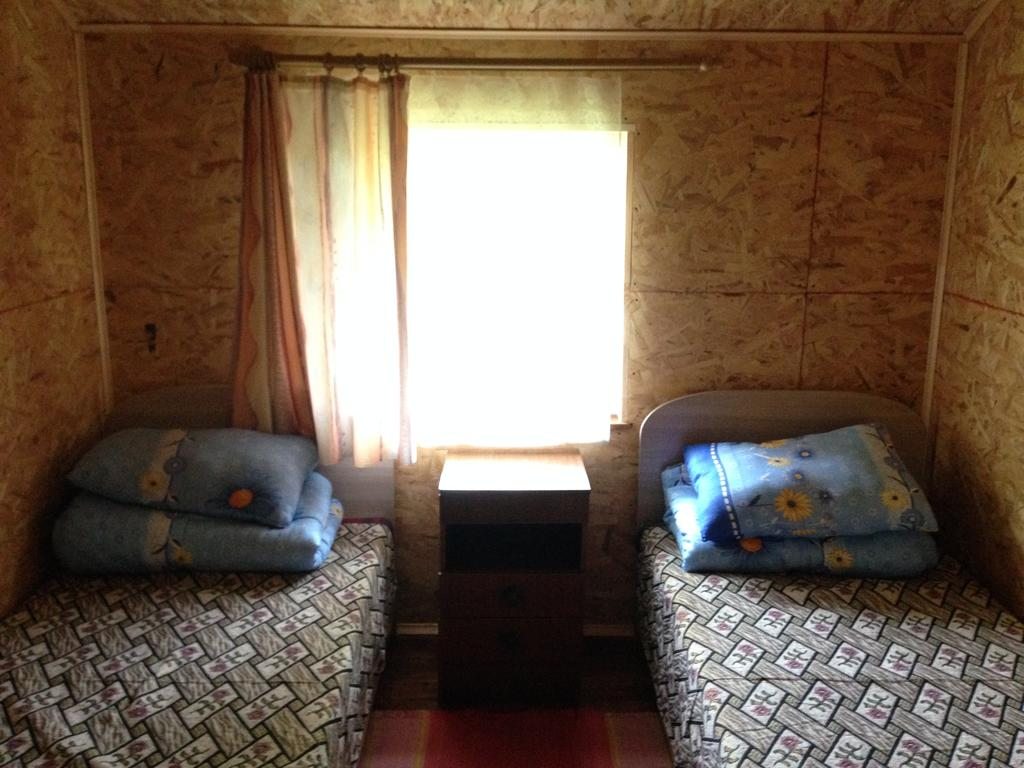 Двухместный (Двухместный номер с 2 отдельными кроватями) гостевого дома Уютный Чешир, Большие Коты