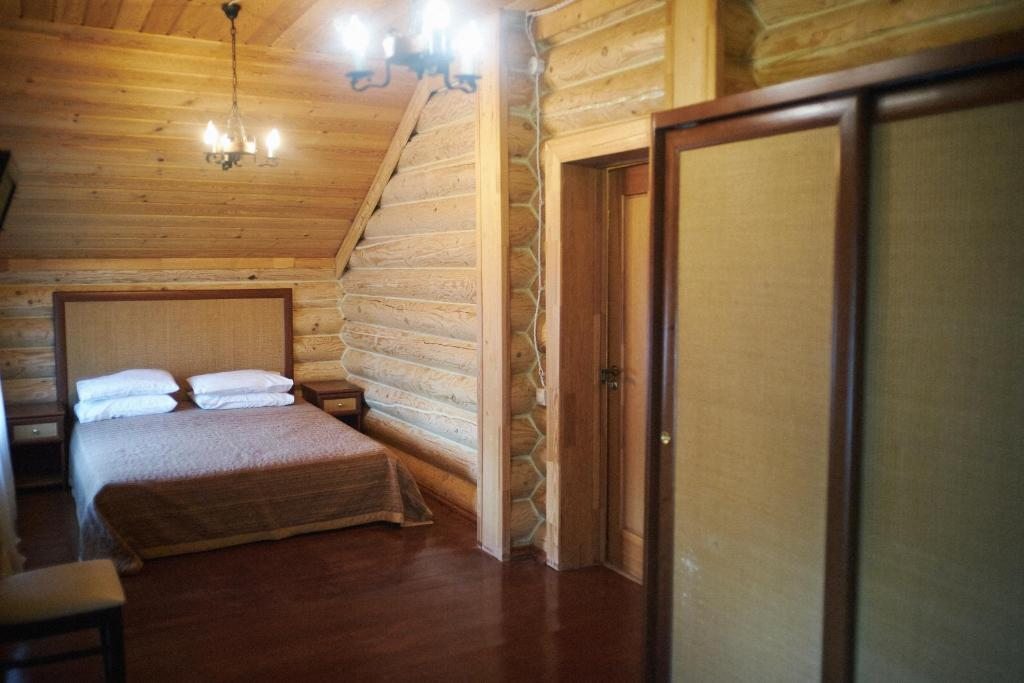 Номер (Дом с 3 спальнями) парк-отеля Приокский Дворик, Егнышевка