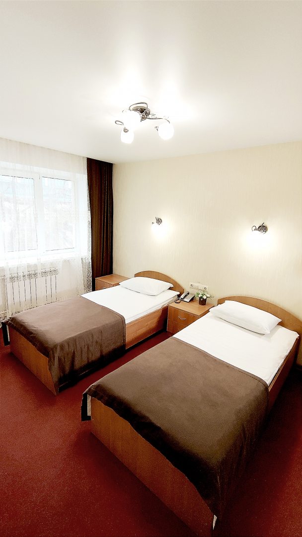 Номер с двумя кроватями в гостинице Моряк, Владивосток. Гостиница Моряк