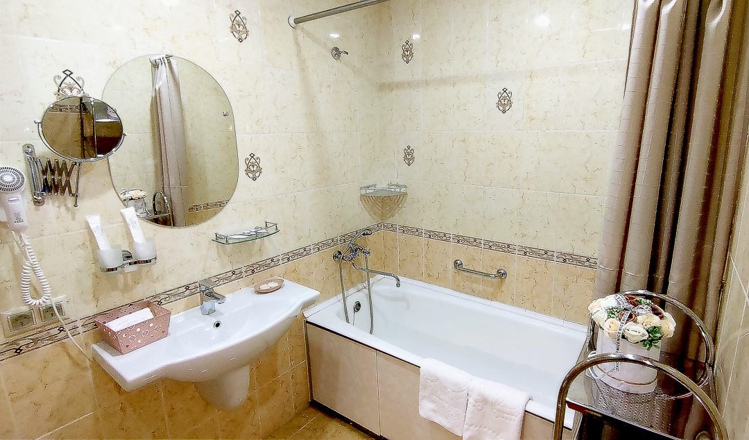 Ванная комната в гостинице Моряк, Владивосток. Гостиница Моряк