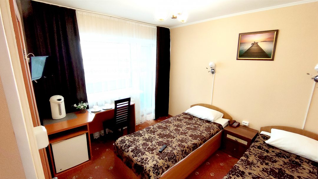 Двухместный (Стандарт twin с балконом и кондиционером) гостиницы Моряк, Владивосток
