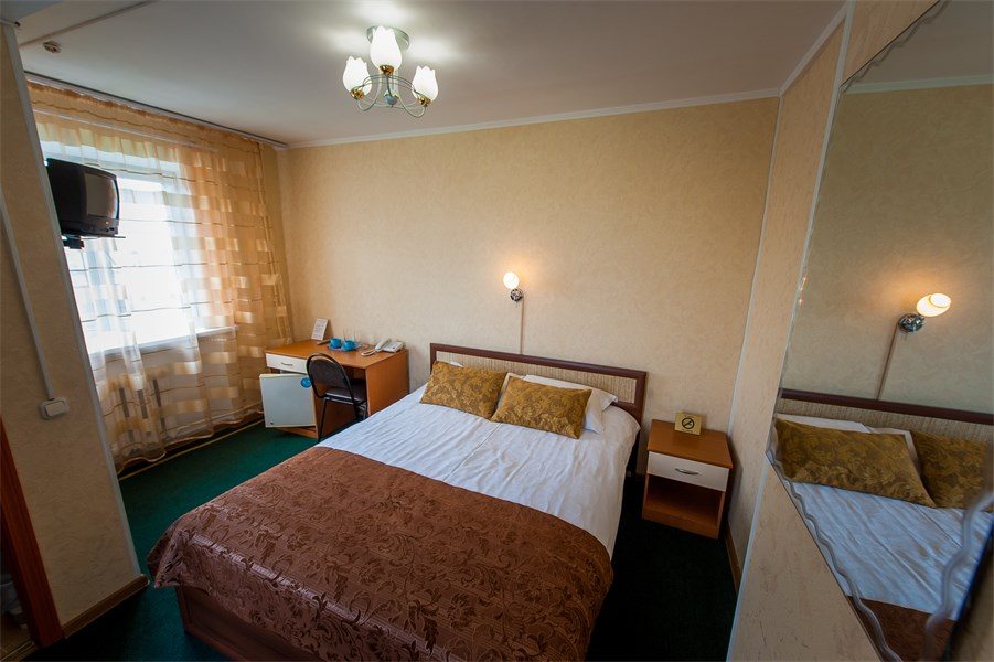 Двухместный (стандарт с двуспальной кроватью) гостиницы Моряк, Владивосток