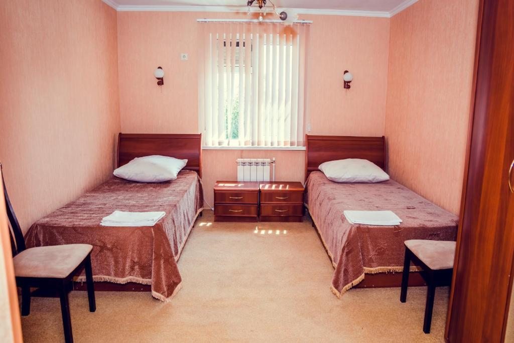 Двухместный (Бюджетный двухместный номер с 2 отдельными кроватями) парк-отеля Росинка, Растопуловка