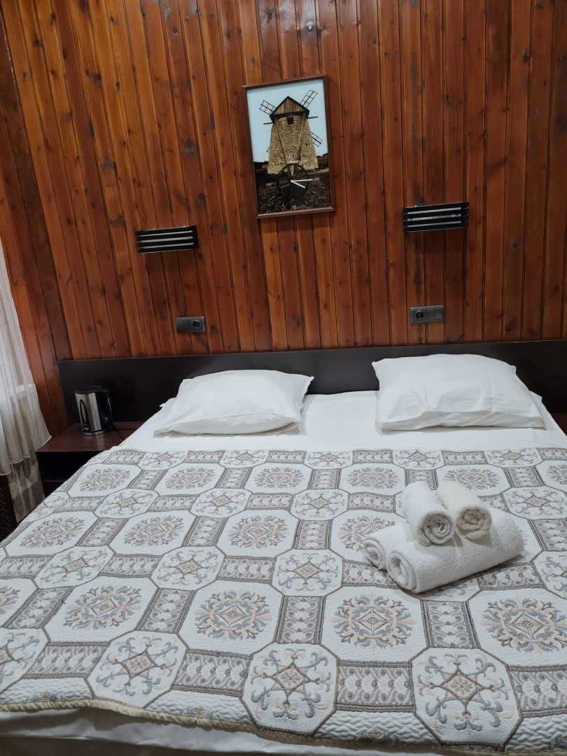 Двухместный (Улучшенный номер Делюкс с одной большой двуспальной либо раздельными кроватями) отеля Апельсин на Тверской, Москва