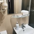 Двухместный (Двухместный номер эконом класса с раздельными кроватями, с общим санузлом на 2 номера), Мини-отель Зима-Лето