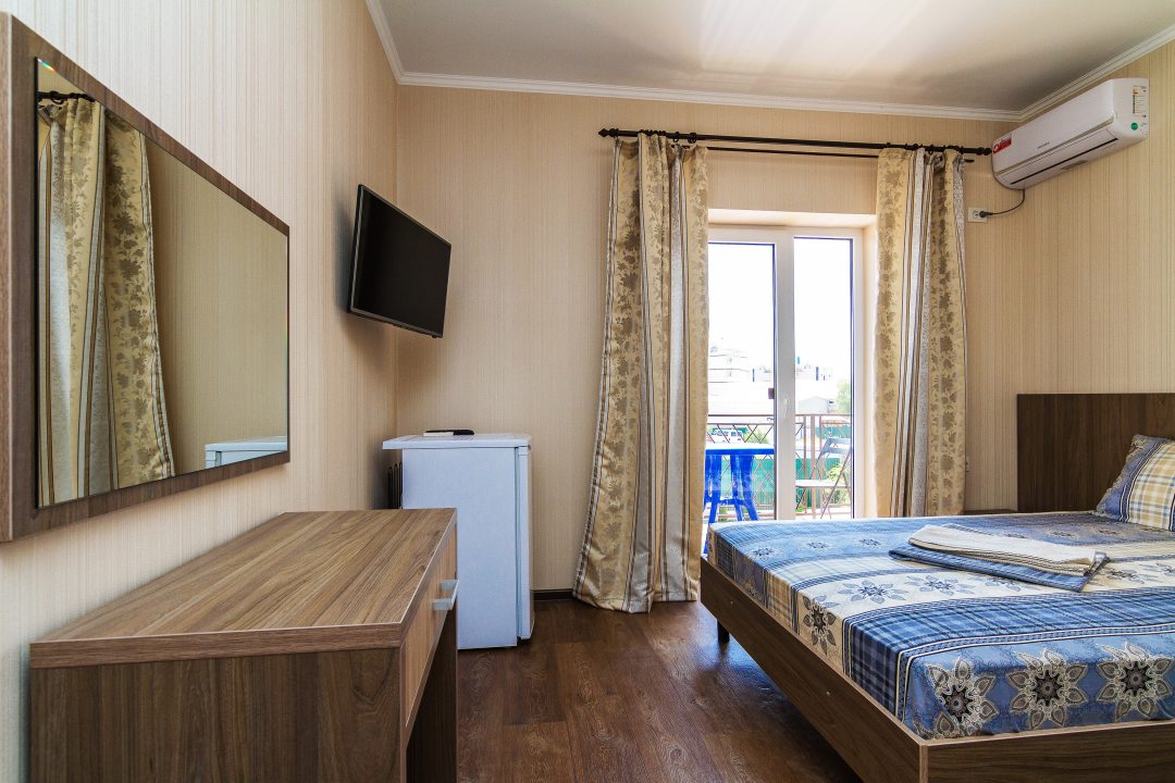 Трехместный (3-местный с балконом) отеля Elitel, Лермонтово