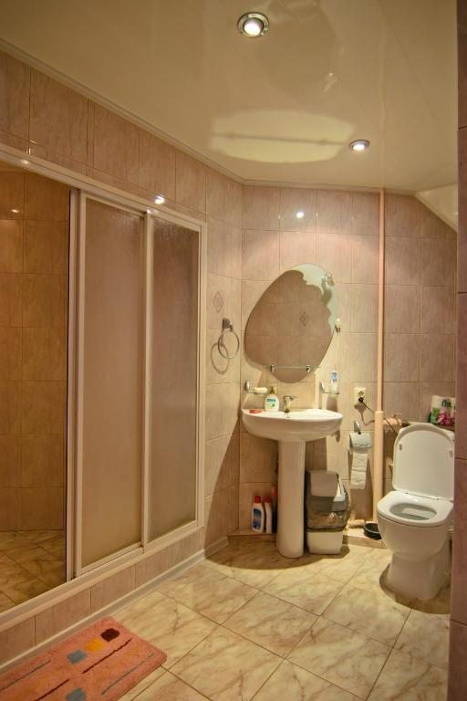 Двухместный (Стандартный двухместный номер с 2 отдельными кроватями и общей ванной комнатой) гостевого дома Любимцевой, Суздаль