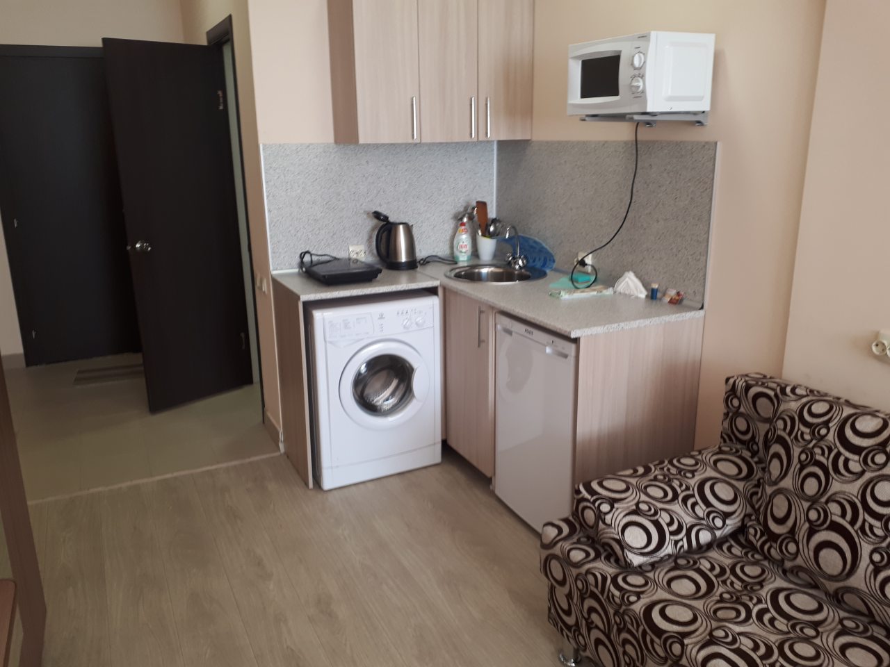 Полулюкс (Студия 104), Гостевой дом Домашний