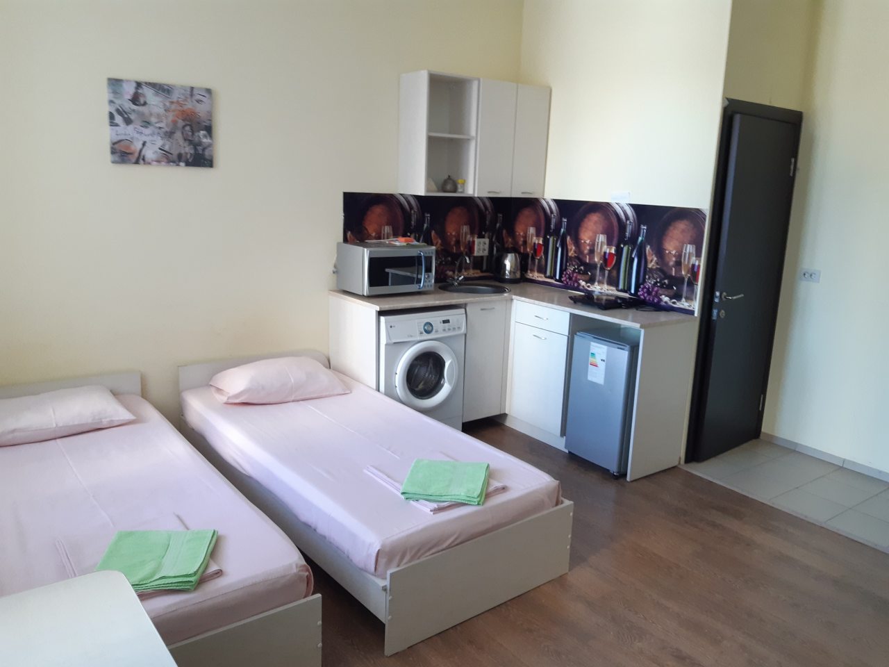 Полулюкс (Студия 201), Гостевой дом Домашний