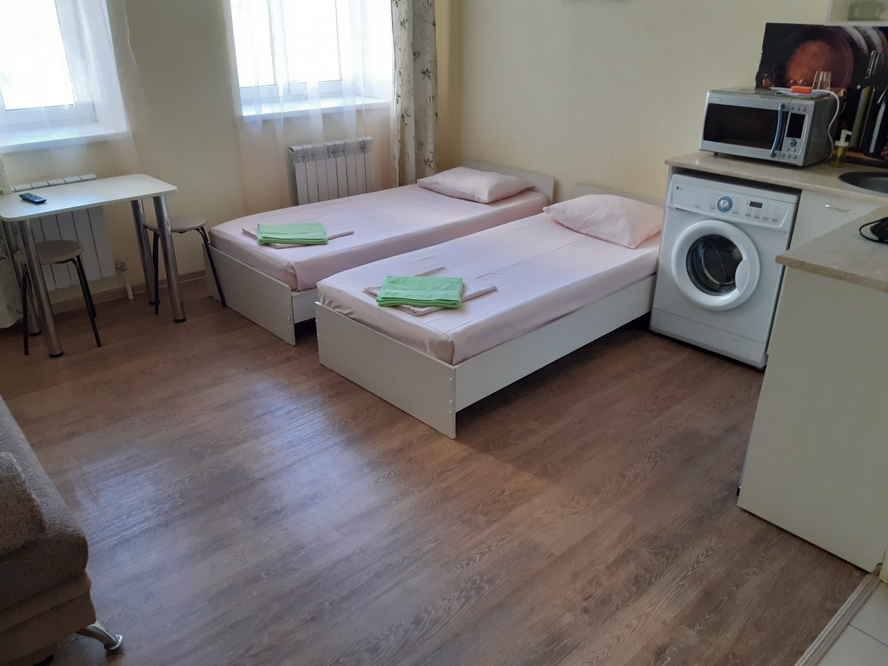 Полулюкс (Студия 201), Гостевой дом Домашний