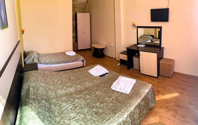 Трёхместный и более (Стандарт 3-х местный, корпус у бассейна), Отель Морской Клуб