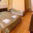 Трёхместный и более (Стандарт 3-х местный, корпус у бассейна), Отель Морской Клуб