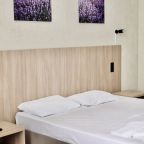 Трёхместный и более (Стандарт 3-х местный, корпус у бассейна), Отель Морской Клуб