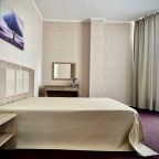 Люкс (Семейный 3-местный, 2-х комнатный, вид  на море), Отель Морской Клуб