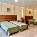 Трёхместный и более (Стандарт 4-х местный, 1 этаж, без балкона), Отель Морской Клуб