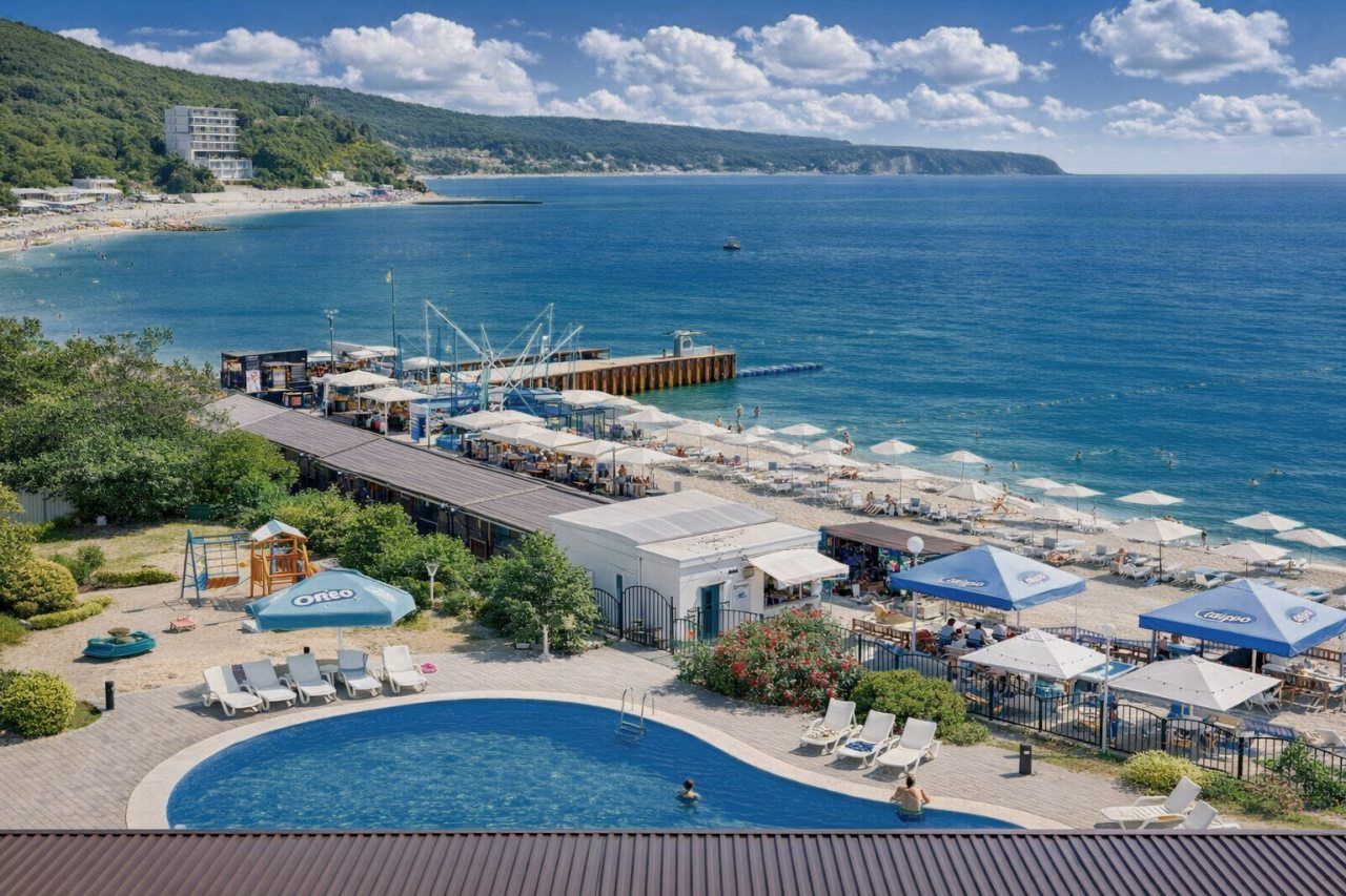 Люкс (Семейный 3-местный, 2-х комнатный, вид  на море), Отель Морской Клуб