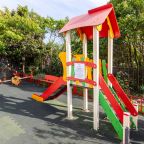 Детская площадка на улице, Отель River Star