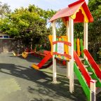 Детская площадка на улице, Отель River Star