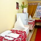 4 односпальные кровати, телевизор, большой холодильник.