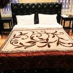 Номер с одной большой кроватью