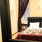 Уютный номер с большой кроватью