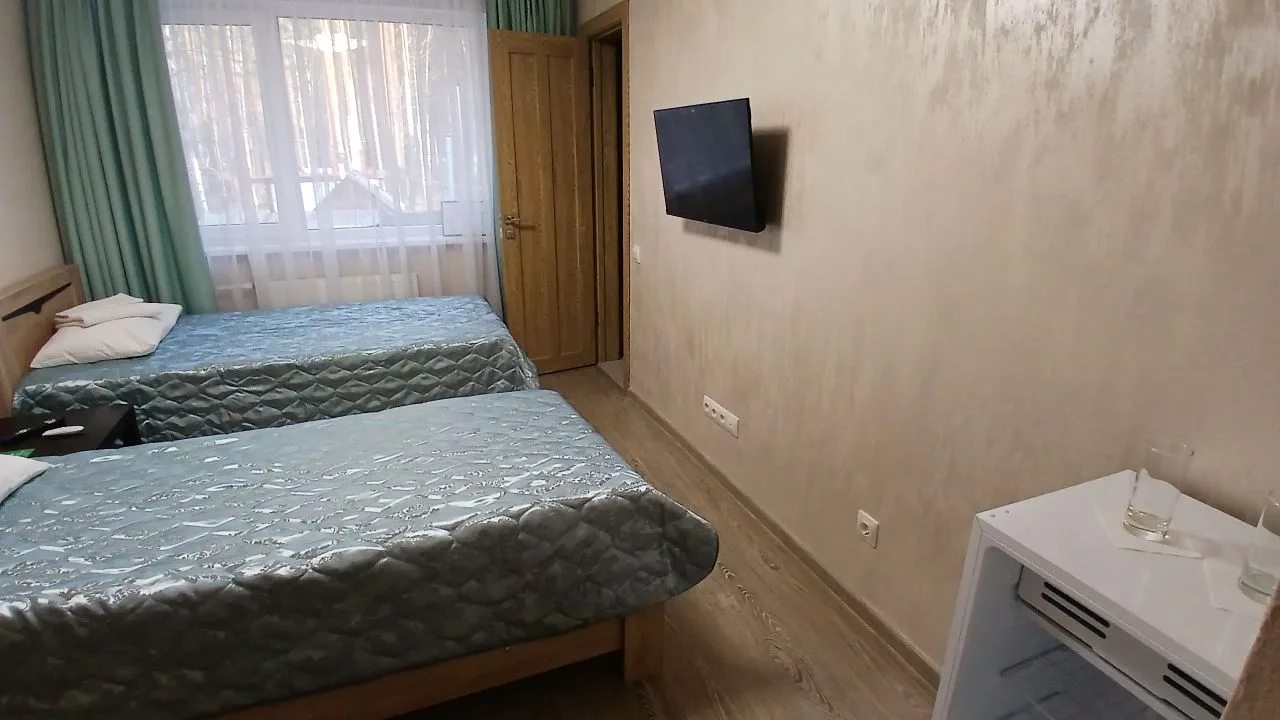 Полулюкс (Однокомнатный с двумя раздельными кроватями (заезд с 14.00 выезд до 12.00)), База отдыха Светофор