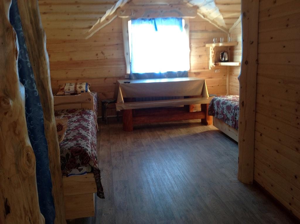 Трехместный (Классический трехместный номер) гостевого дома Байкальский Маяк, Дубинино