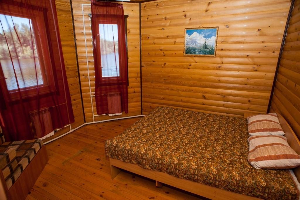 Двухместный (Двухместный номер с 1 кроватью, вид на озеро) отеля Тихая Заводь, Сыростан