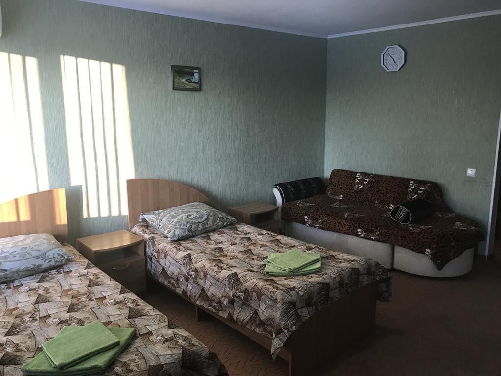 Двухместный (Большой двухместный номер с 2 отдельными кроватями) курортного отеля Чайка, Цимлянск