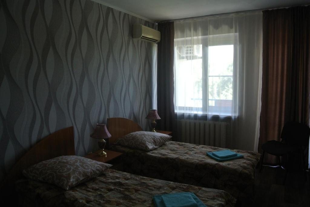 Двухместный (Улучшенный двухместный номер с 1 кроватью или 2 отдельными кроватями) курортного отеля Чайка, Цимлянск
