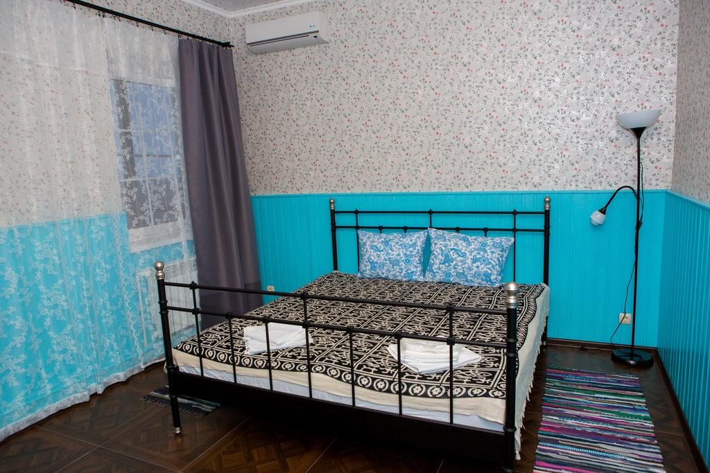 Четырехместный (Четырехместный номер с ванной комнатой) гостевого дома Усадьба Саркел, Цимлянск