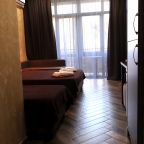 Четырехместный (Стандарт с балконом), Гостевой дом Омега плюс