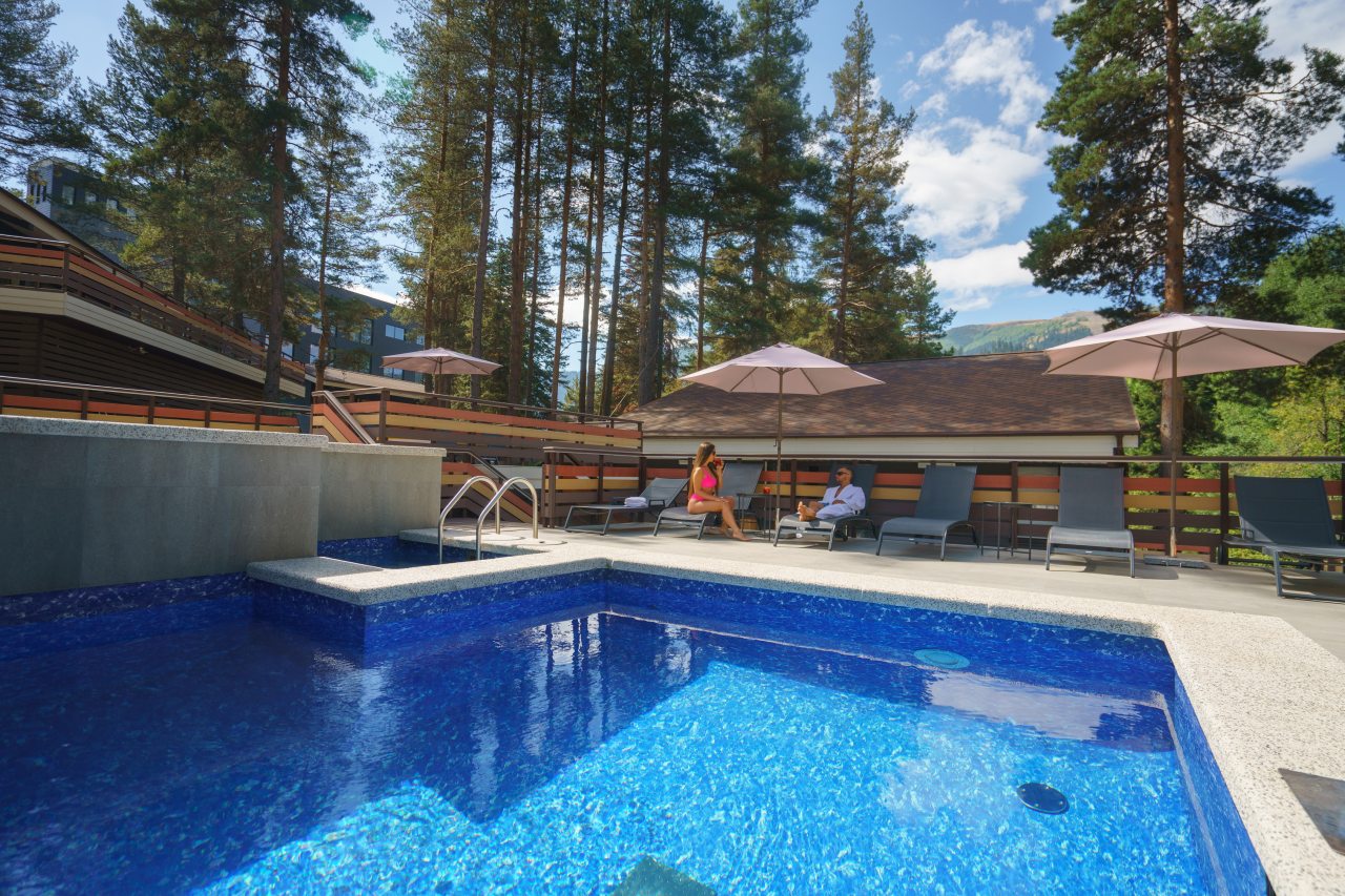 Бассейн и джакузи