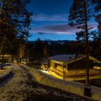 Благоустроенная парковая территория отеля