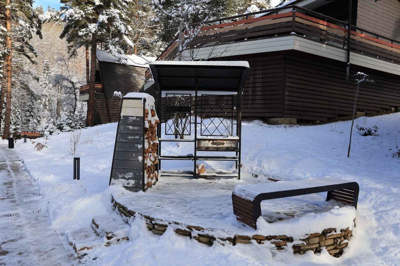 Мангал, Mairi Park Hotel