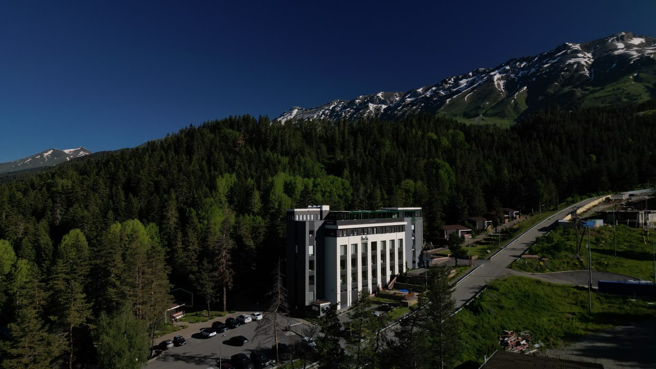 Красивое место, Mairi Park Hotel