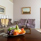 Сьюит (Люкс с балконом с видом на набережную реки Мойка), Maria Hotel St. Petersburg