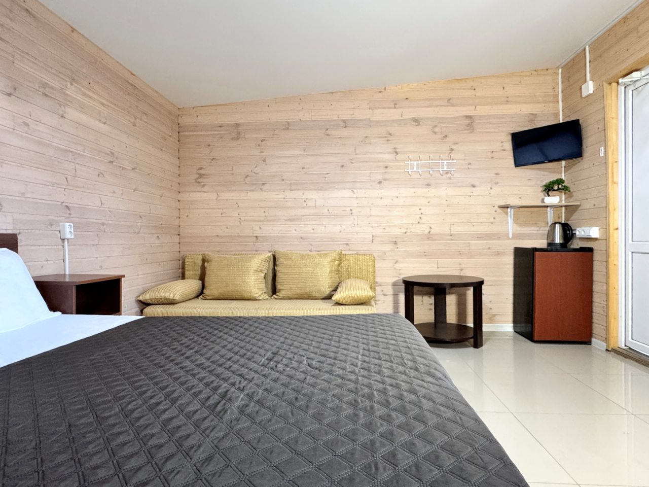 Трехместный (Эко с отдельным входом и зоной отдыха (отделка деревом)), Пансионат Уральские Самоцветы