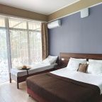 Трёхместный комфорт с общей террасой