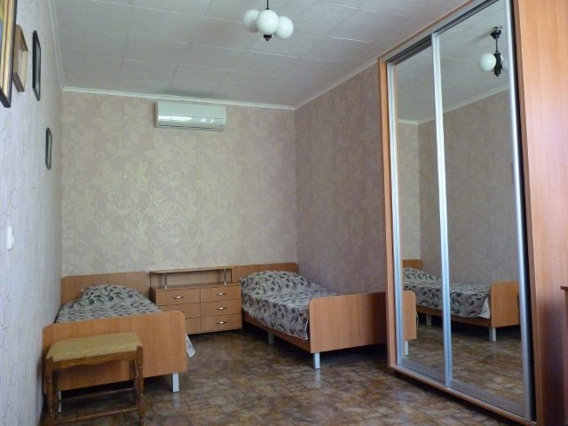 Апартаменты (Трехкомнатные с кухней восьмиместные) гостевого дома Парк-пансионат МНБ Поповка, Крым
